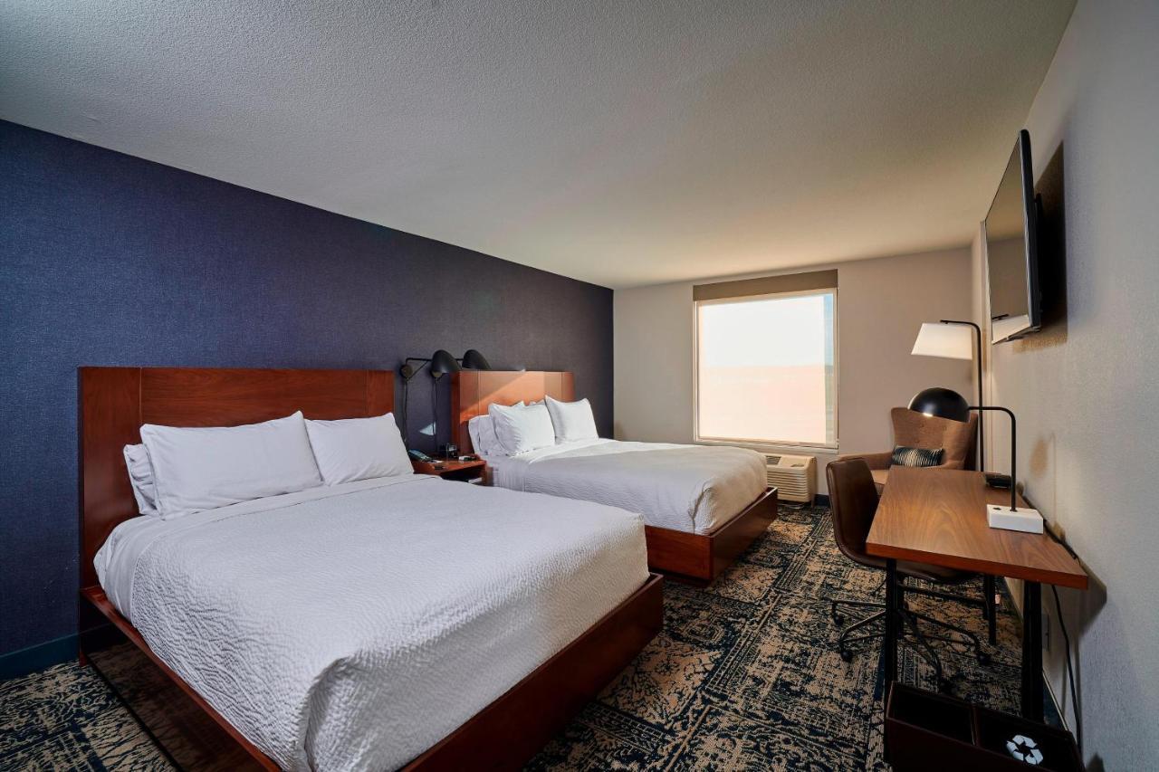 Four Points By Sheraton Cleveland-Eastlake Exterior photo