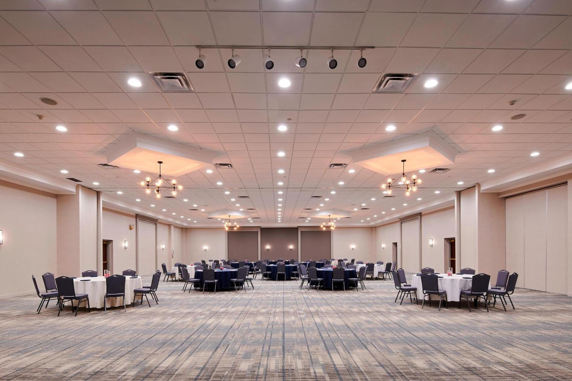 Four Points By Sheraton Cleveland-Eastlake Exterior photo