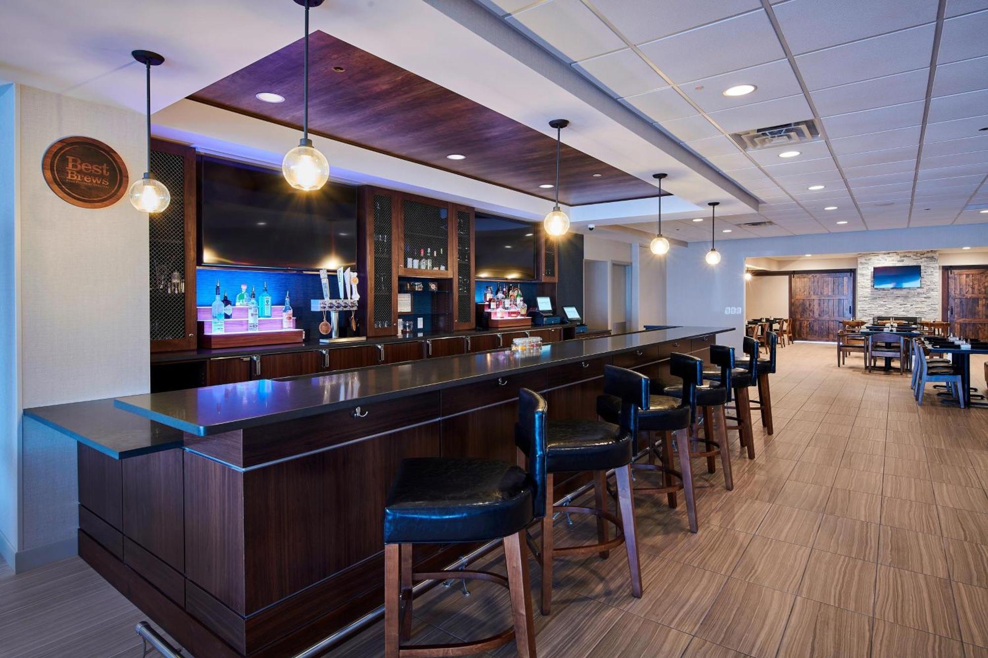 Four Points By Sheraton Cleveland-Eastlake Exterior photo