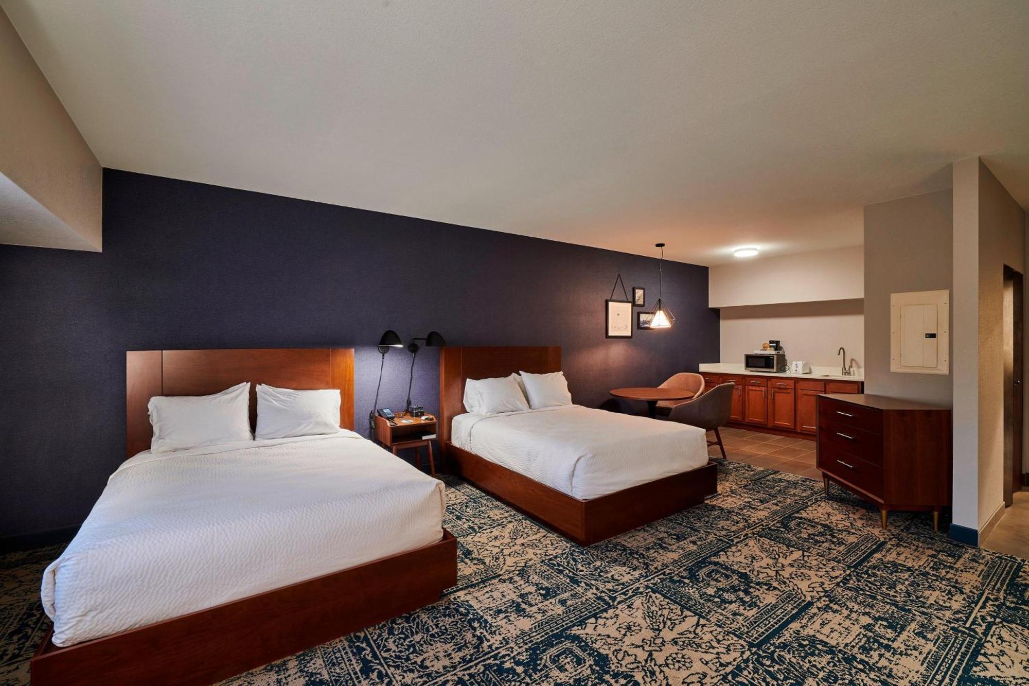 Four Points By Sheraton Cleveland-Eastlake Exterior photo
