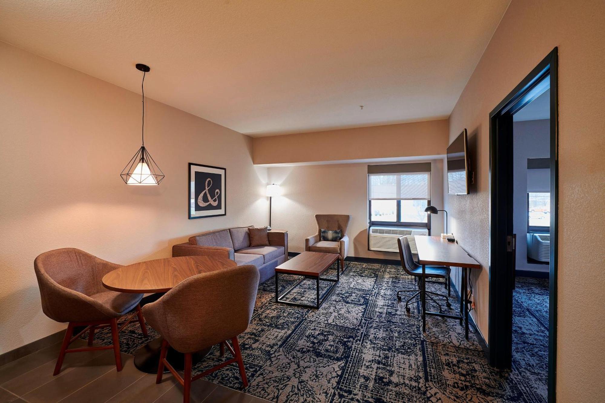 Four Points By Sheraton Cleveland-Eastlake Exterior photo