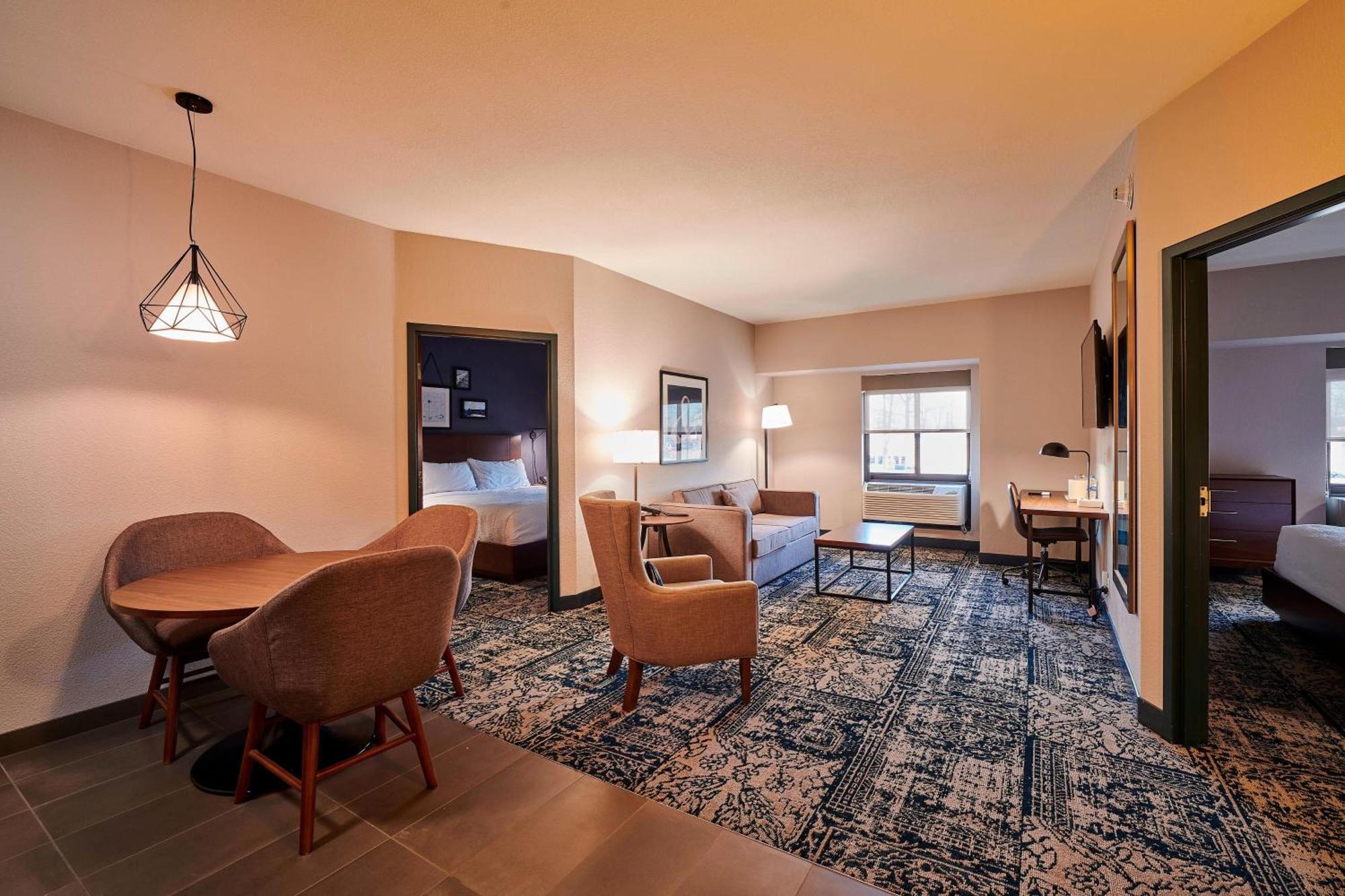 Four Points By Sheraton Cleveland-Eastlake Exterior photo