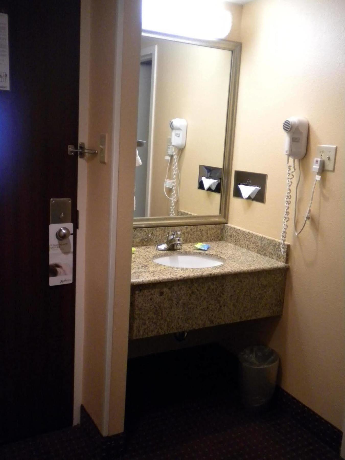 Four Points By Sheraton Cleveland-Eastlake Exterior photo
